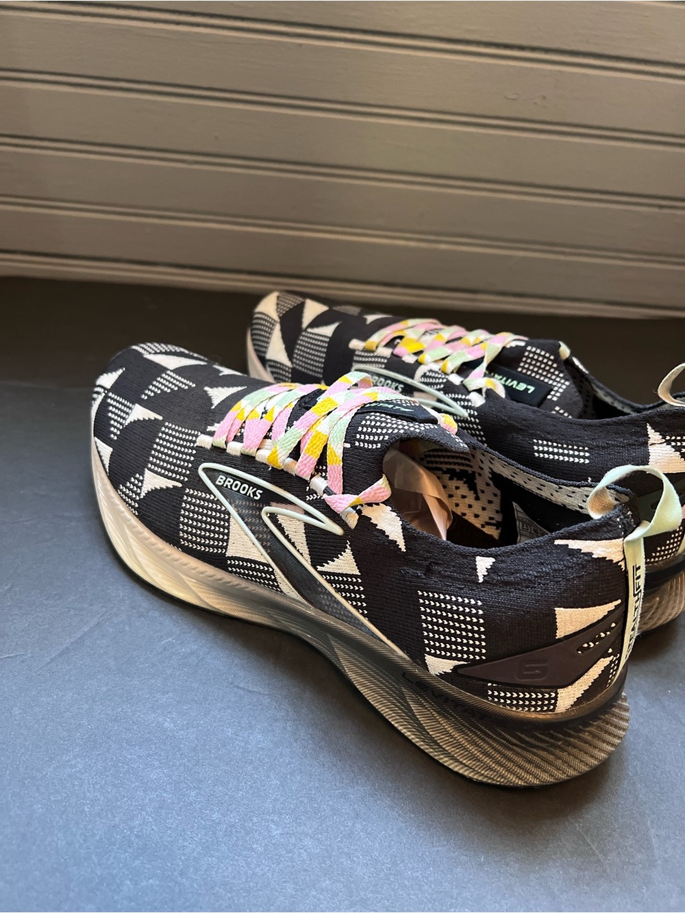 Rare BROOKS Levitate Stealth Fit 6 Running Shoes Women’s Size 8.5 US - Picture 3 of 8